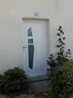 Porte d‘entrée en pvc avec double-vitrage feuilleté sablé
