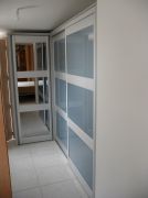 Placard avec portes verres laqués et miroirs