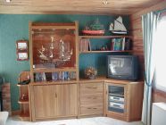 Meuble en orme pour télévision et maquette bateau