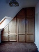 Placard sous rampant en chataignier