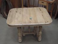 Table restaurée prête à la mise en teinte